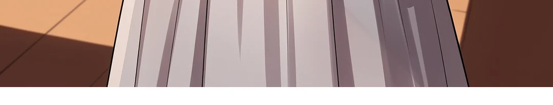 미소가 완전히 멎은 채령. 비녀를 만지던 손이 굳는다.