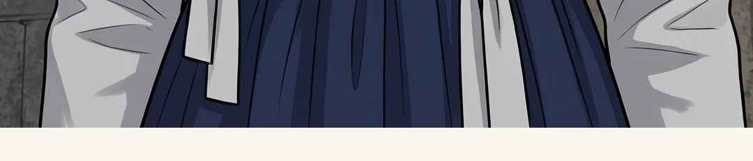 무영의 손이 붉은 끈 문서를 증거 상에 놓는다. / 상 위의 그 물건. — 20화에 도윤이 숨긴 곳을 말했던 그 물건이다.